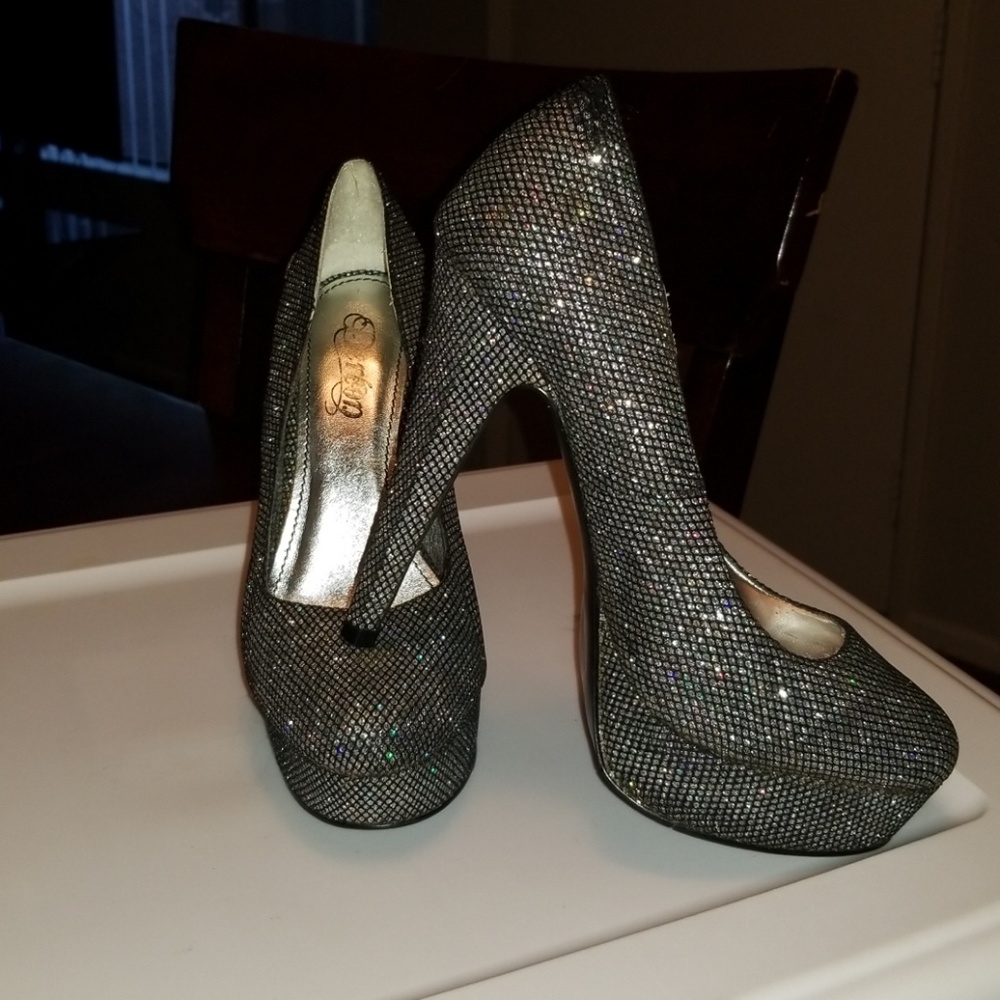 Silver metallic stiletto